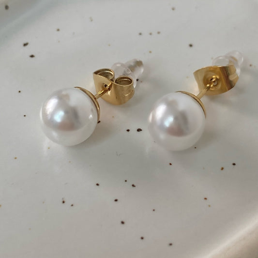 Mini classic pearl earrings