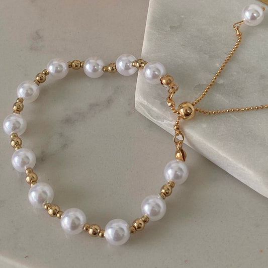 dainty pearl bracelet