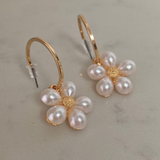 daisy pearl earrings