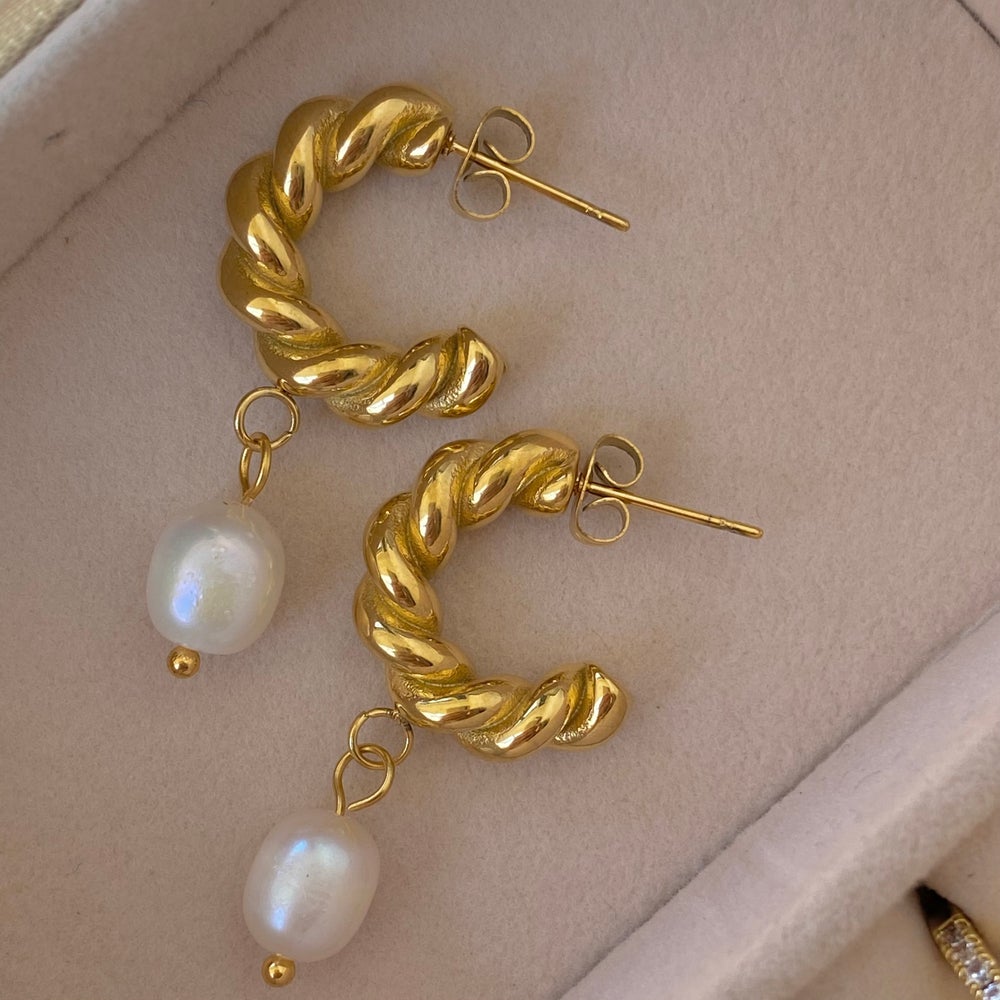 twist pearl hoops