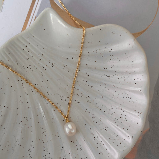 pearl teardrop necklace